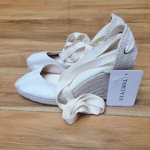 Tonivis Size 7.5 Cream Espadrille Wedge Sandal With Ankle Tie NEW